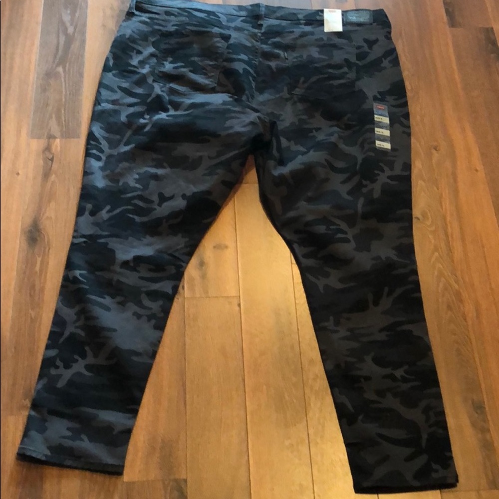 🆕Levi's Plus 721 High-Rise Skinny Black Camo 26W - Picture 8 of 13